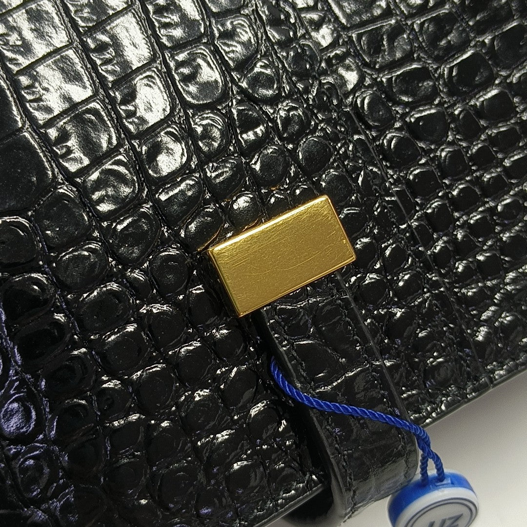 MANHATTAN Small Calfskin Black