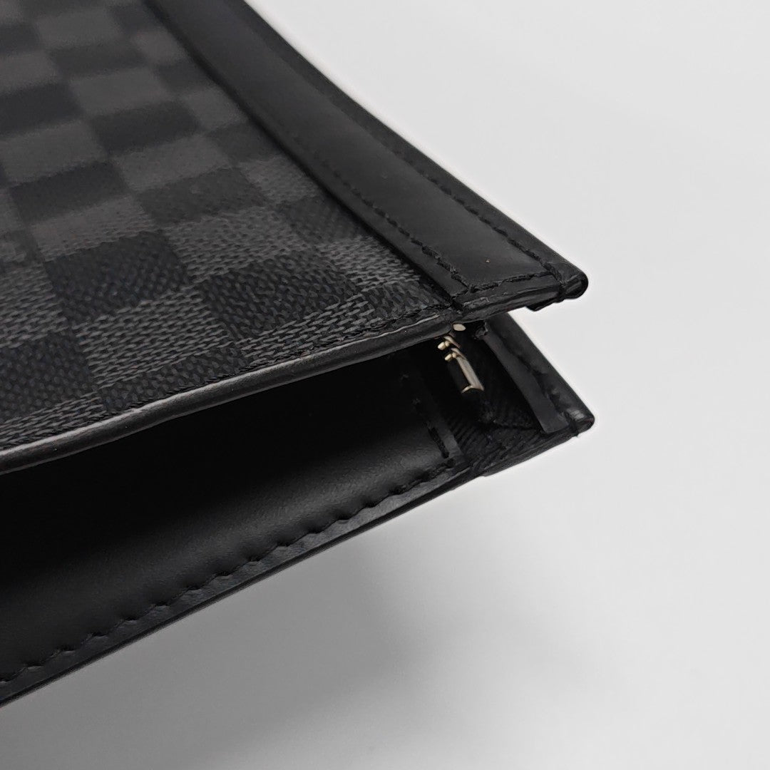 Pochette Voyag MM Damier Graphite Coated Canvas Gray