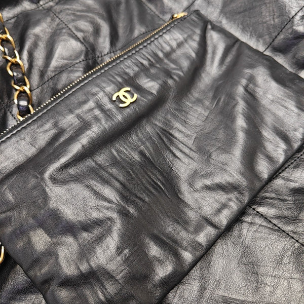 CHANEL 22 Medium Quilted Calfskin Black
