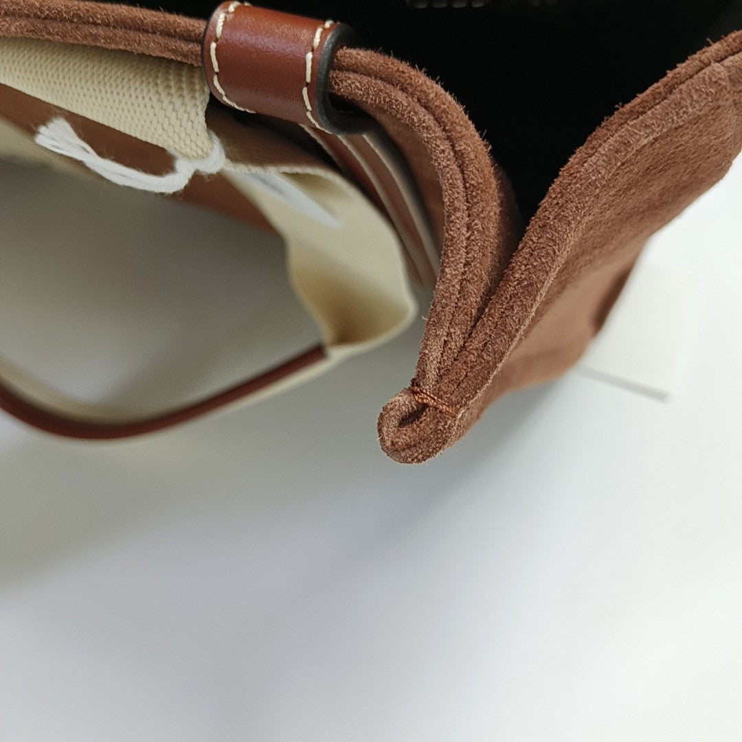 Woody Medium Suede Brown