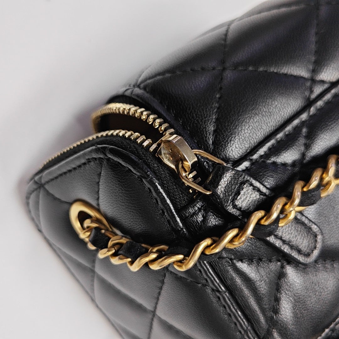 VANITY CASE Mini Quilted Lambskin Black