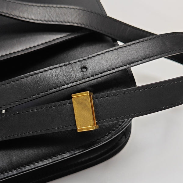 CLASSIC BOX Medium Calfskin Black