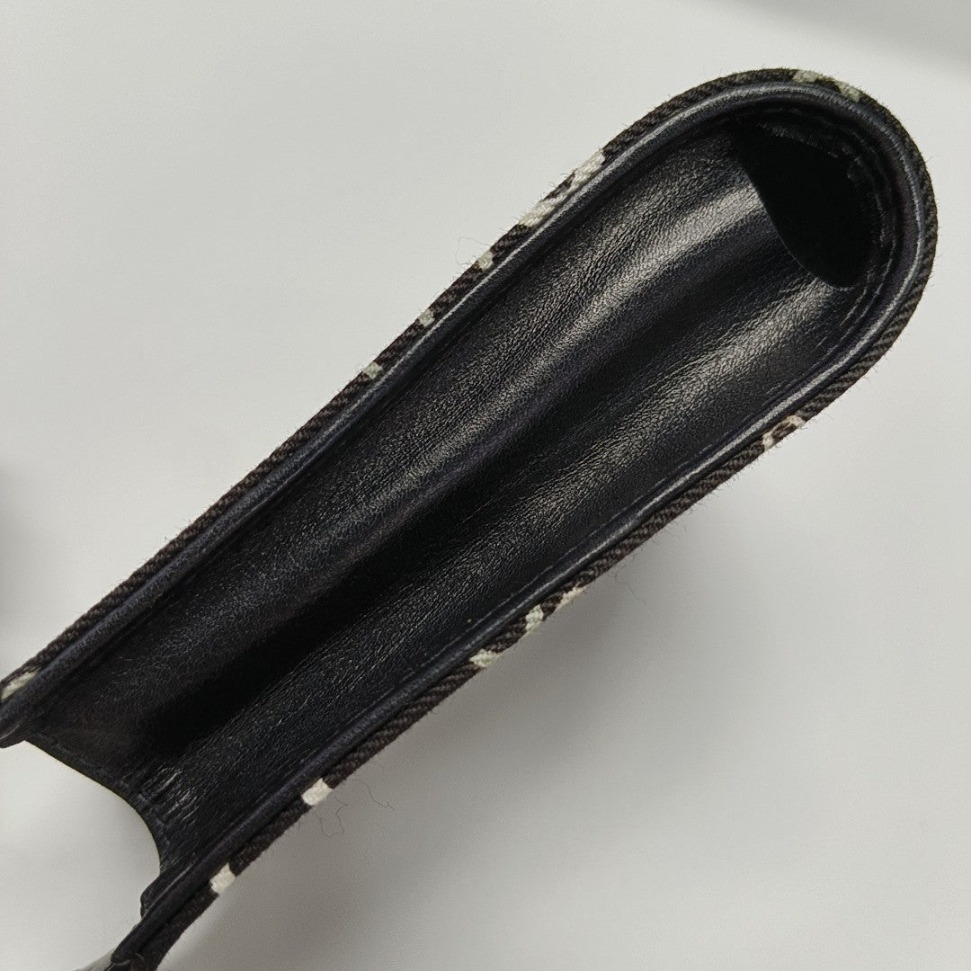 Canvas Black
