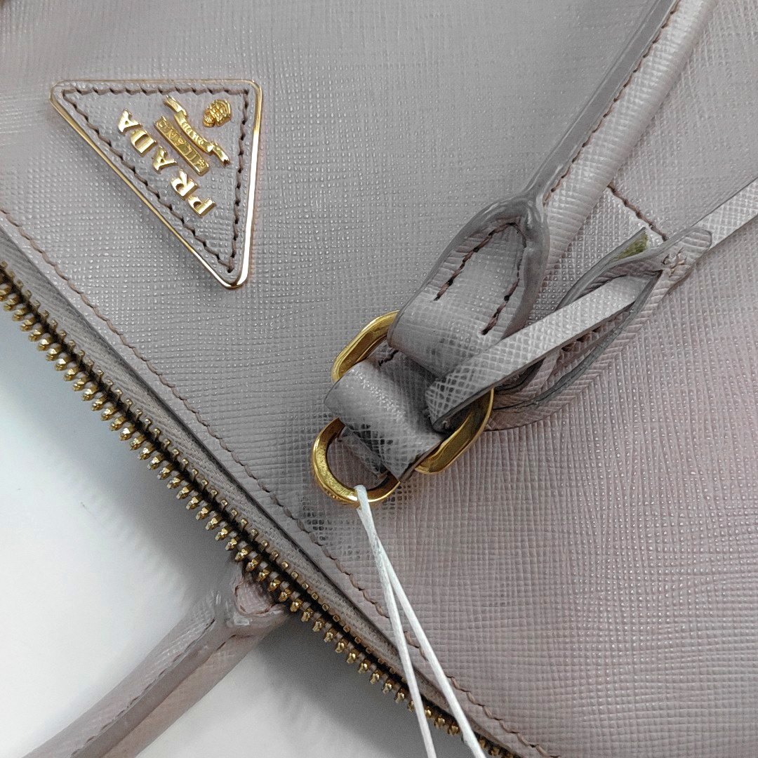 Authenticated pre-owned  Promenade Saffiano Calfskin Pink - Tote Bag at Looply