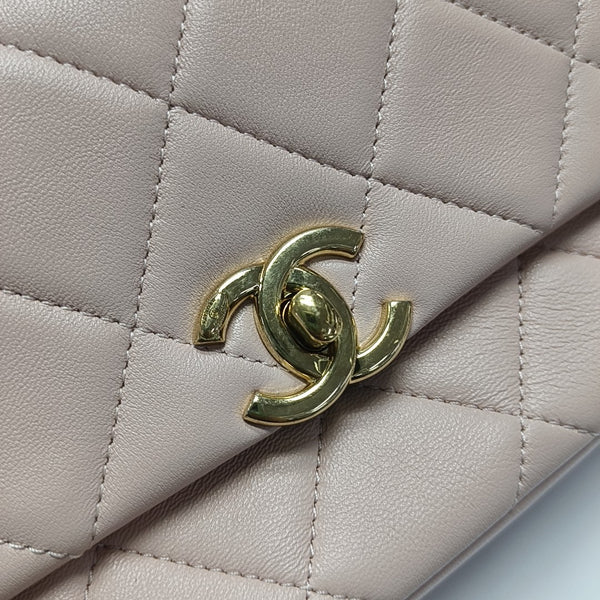 Quilted Lambskin Shoulder Bag Pink