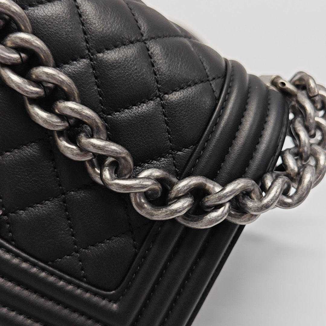 BOY CHANEL Small Quilted Calfskin Black