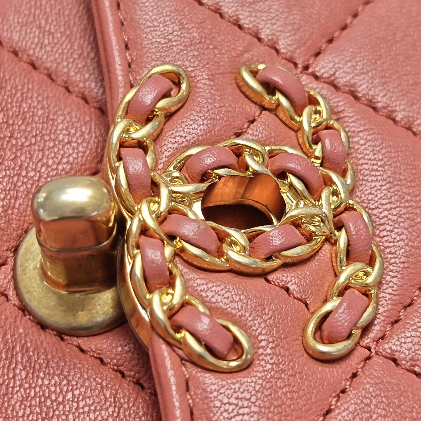 CHAIN INFINITY TOP HANDLE Quilted Calfskin Pink