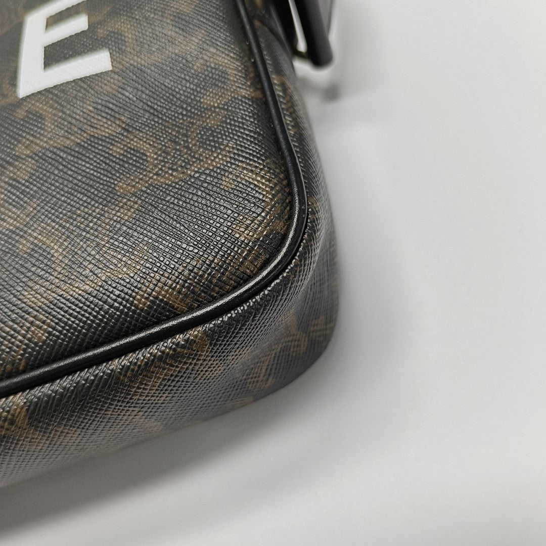 Authenticated pre-owned  TRIOMPHE Medium Coated Canvas Black - Shoulder Bag at Looply