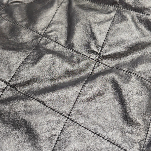 CHANEL 22 Medium Quilted Calfskin Black