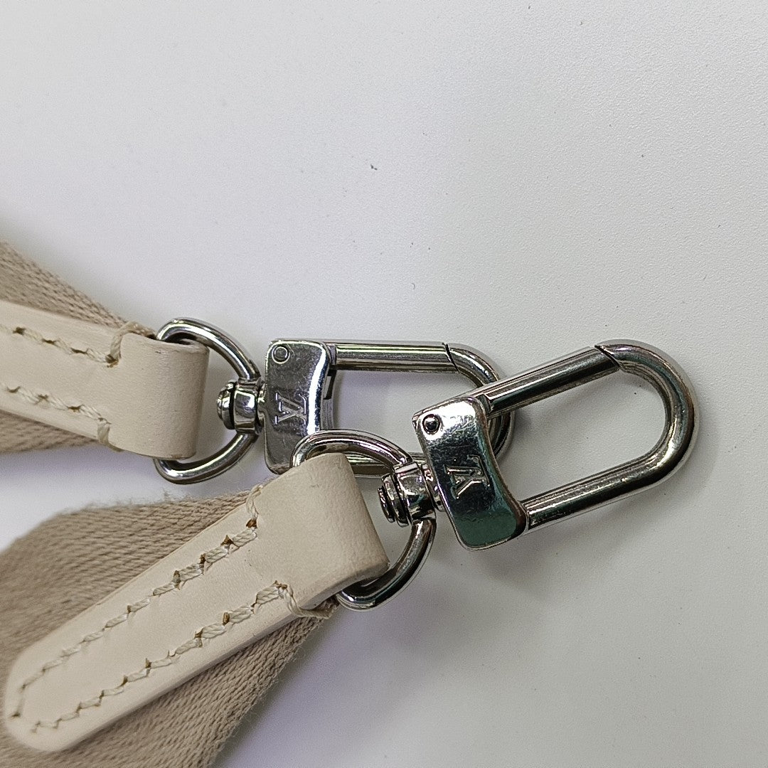 EASY POUCH ON STRAP Epi Beige