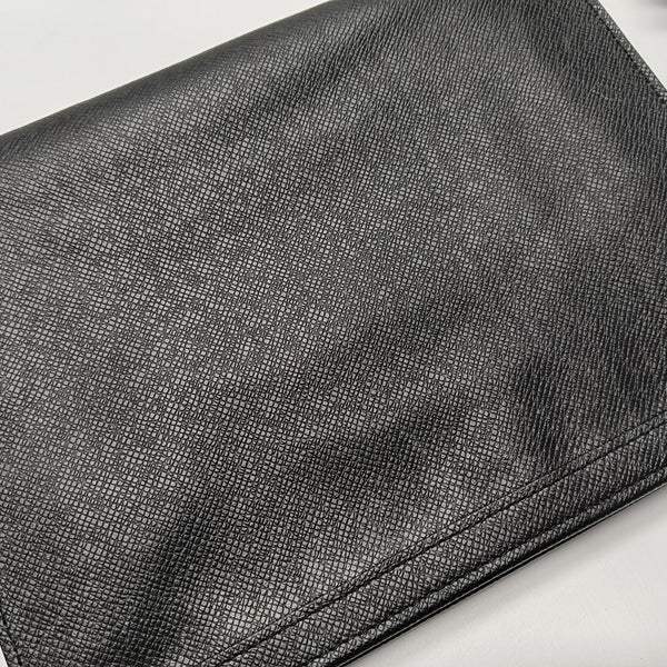 Pochette Voyag MM Calfskin Black
