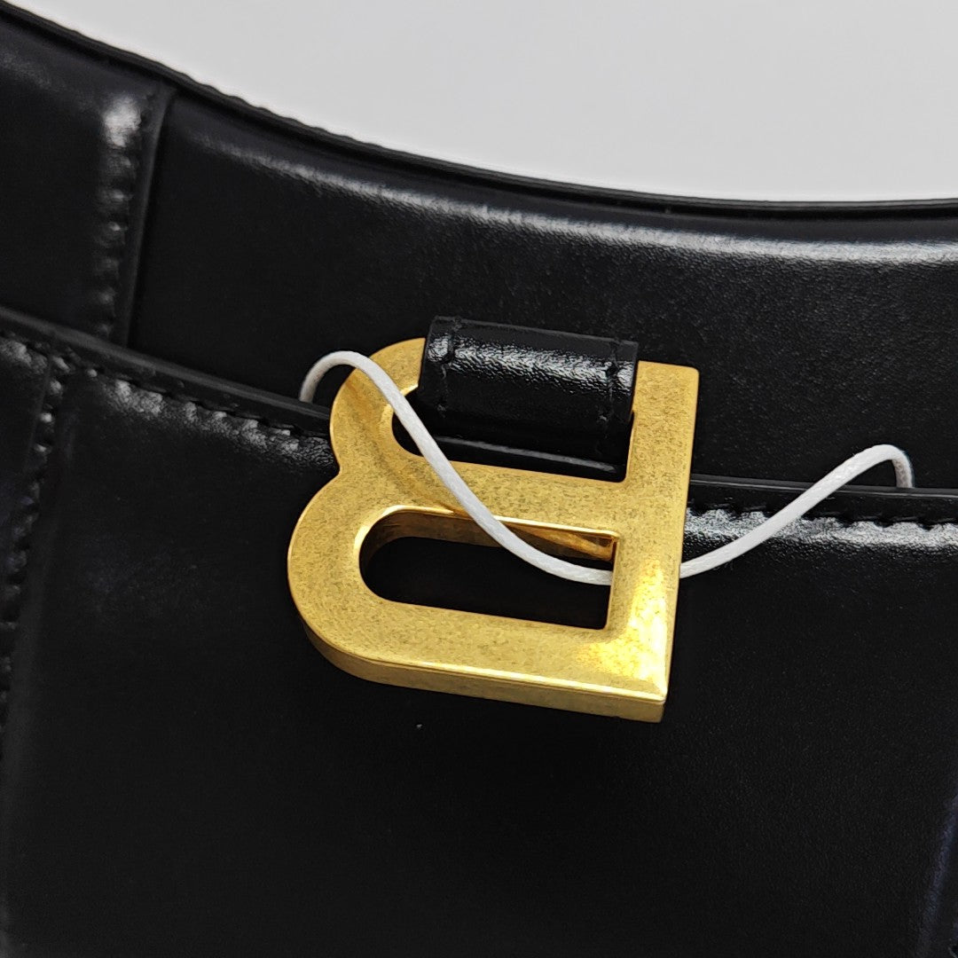 Hourglass Wallet On Chain Mini Calfskin Black