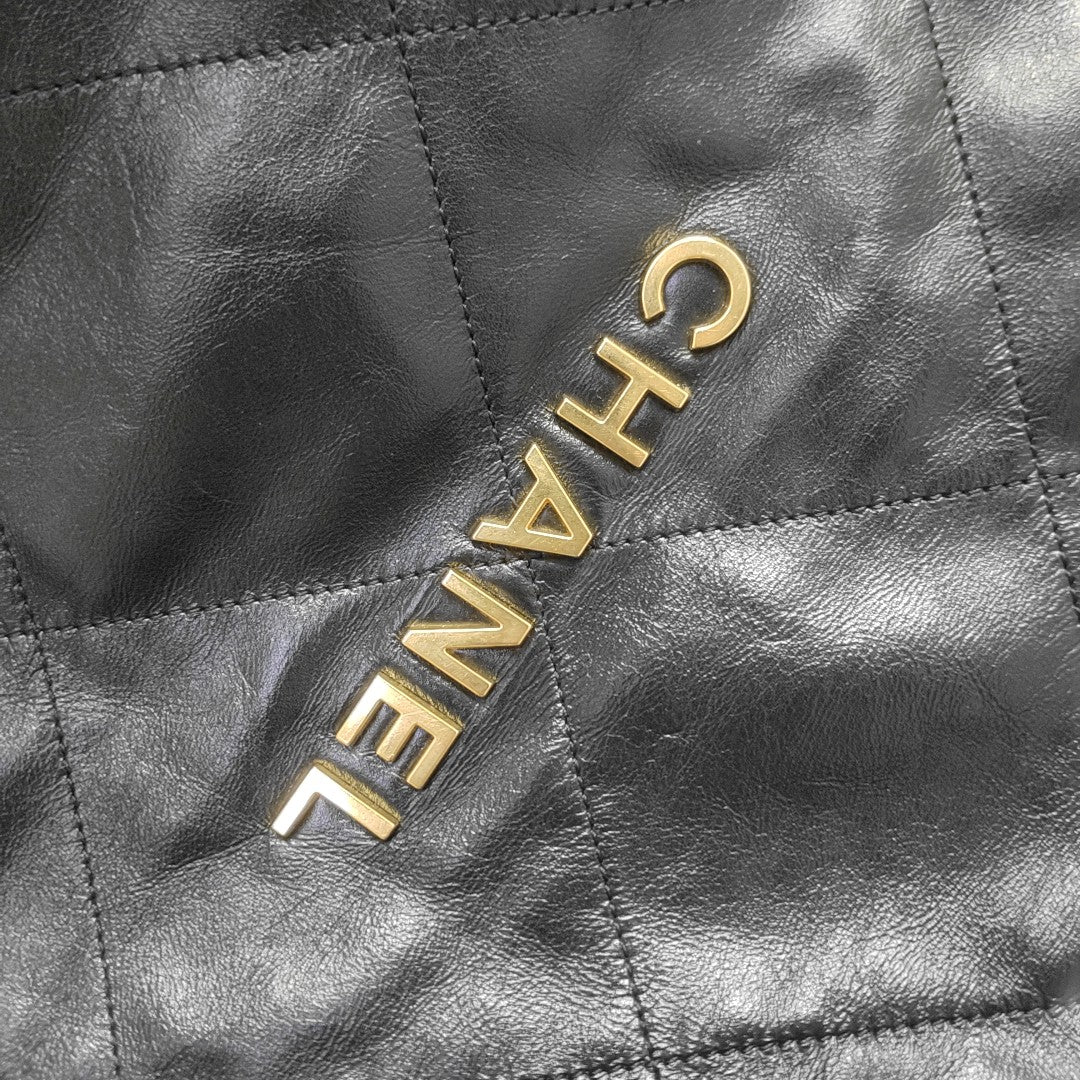 CHANEL 22 Medium Quilted Calfskin Black