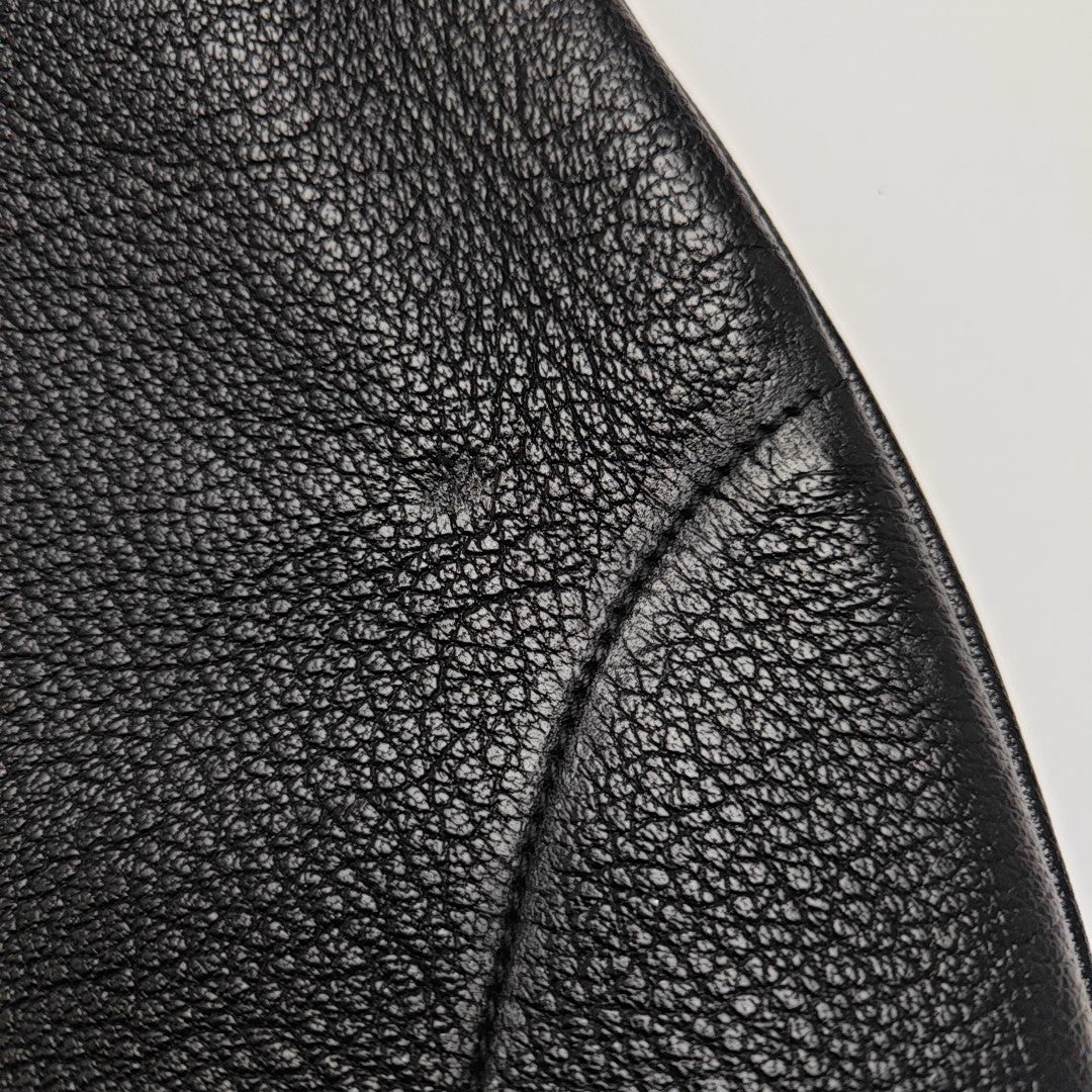 Aphrodite Medium Calfskin Black