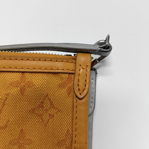 FLAT Monogram Lona Revestida Gris