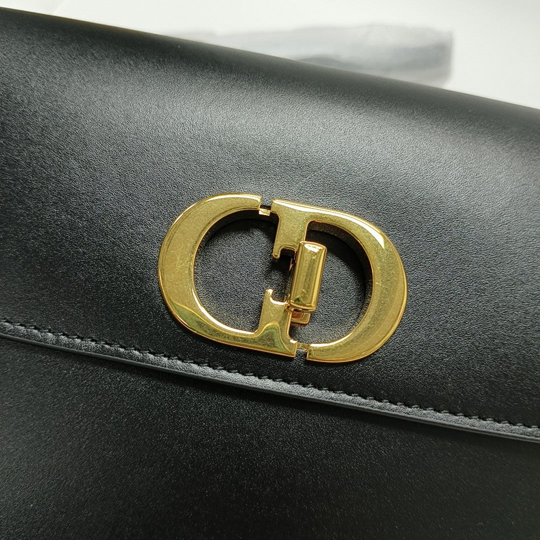 Bobby Medium Calfskin Black