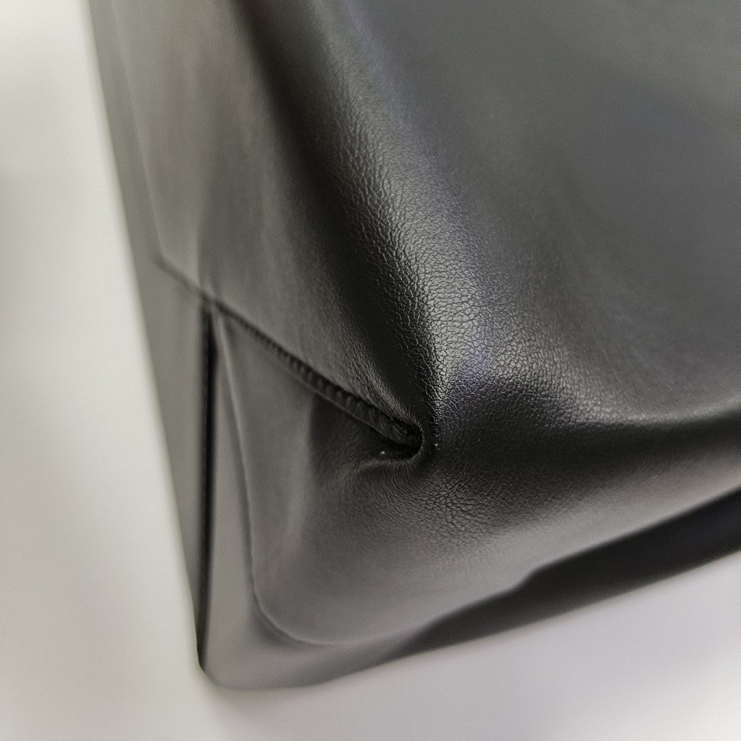 DUTY FREE North-South Calfskin Black