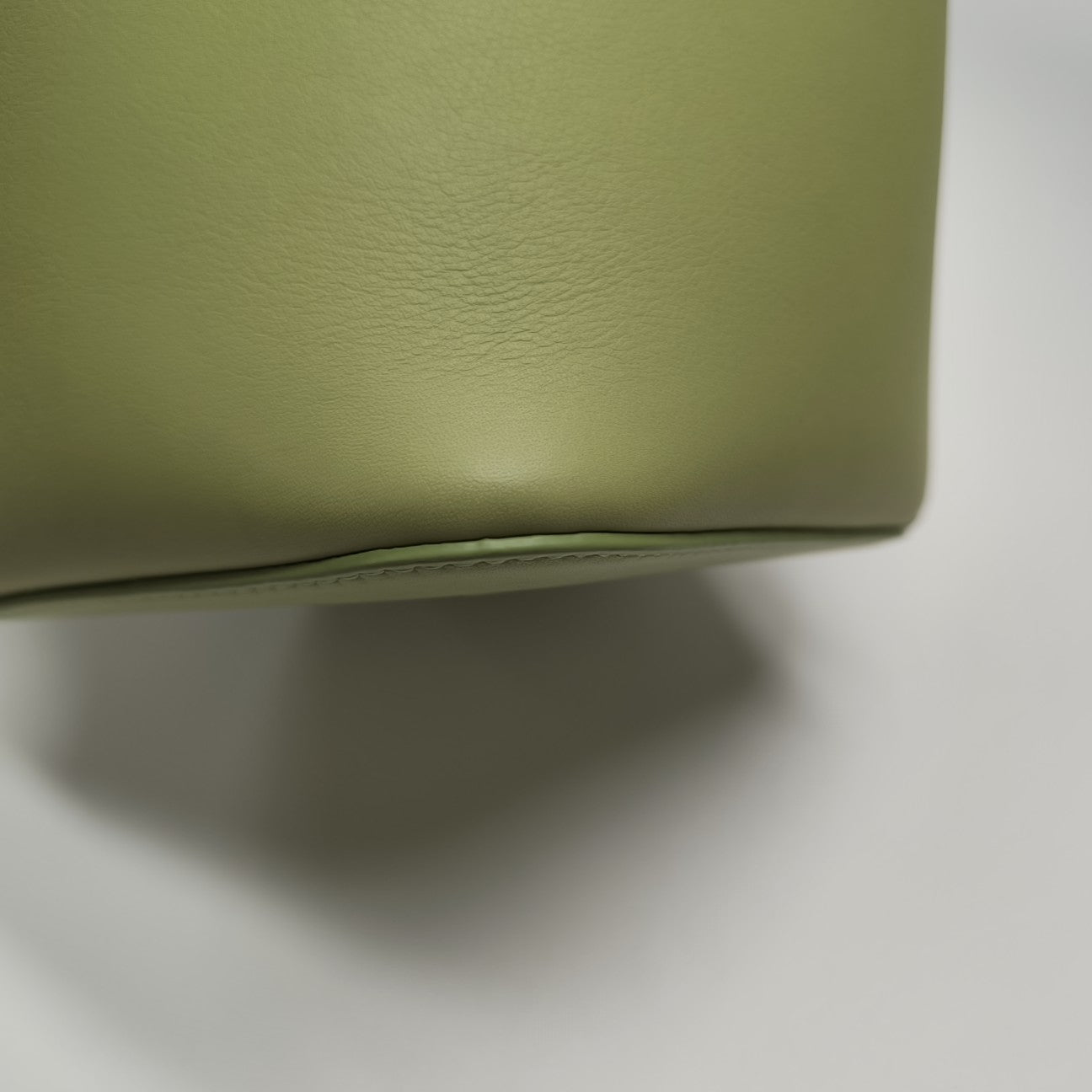 Pebble Bucket Calfskin Green