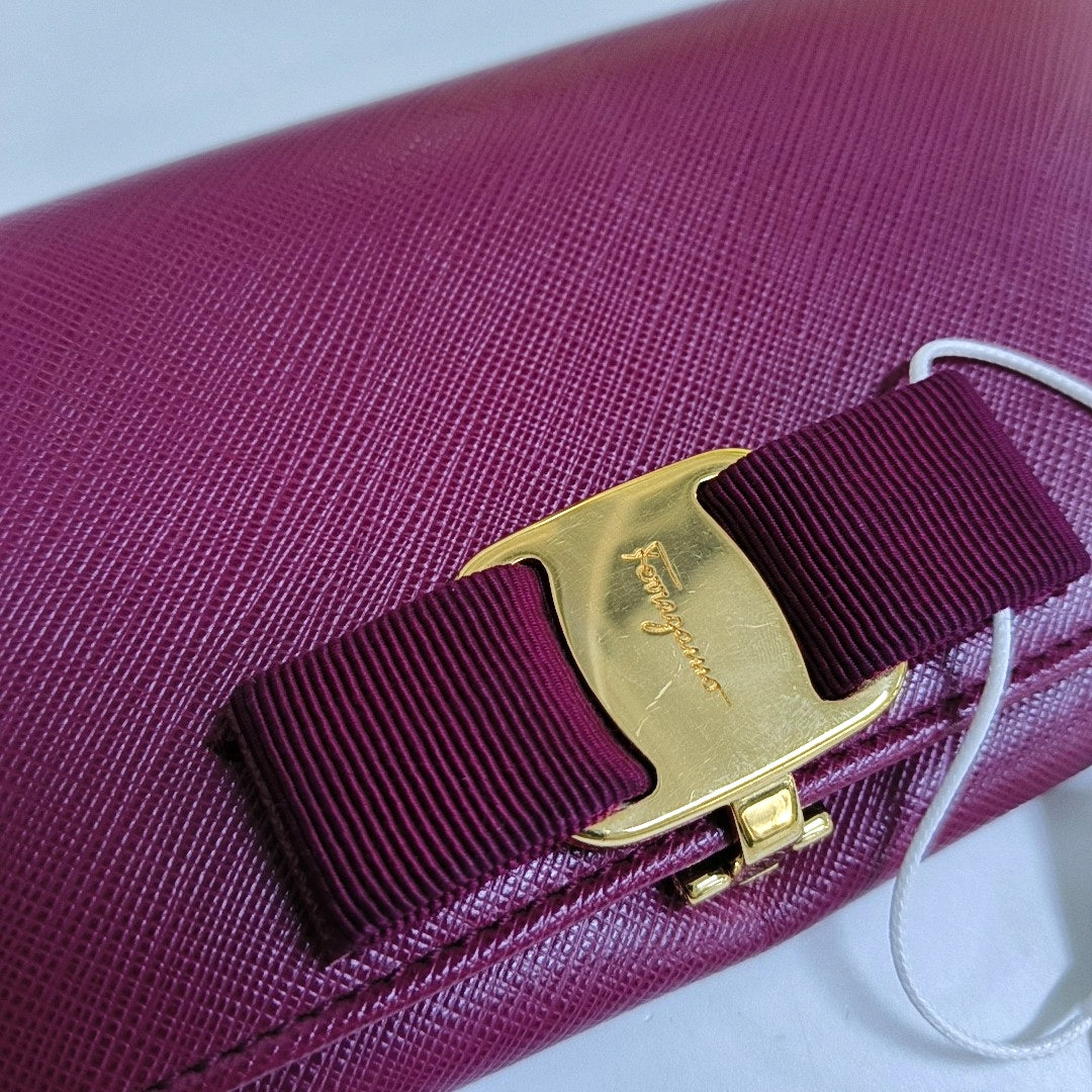 Authenticated pre-owned  Gancini Calfskin Pink Wallet - Wallet at Looply