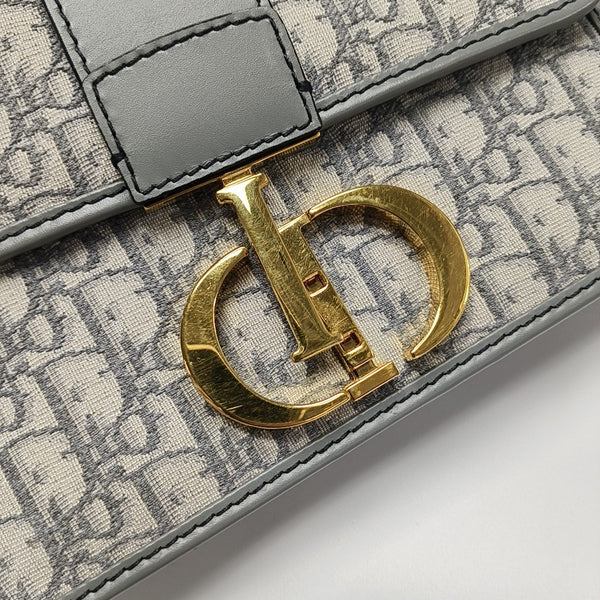 30 Montaigne Oblique Canvas Gray