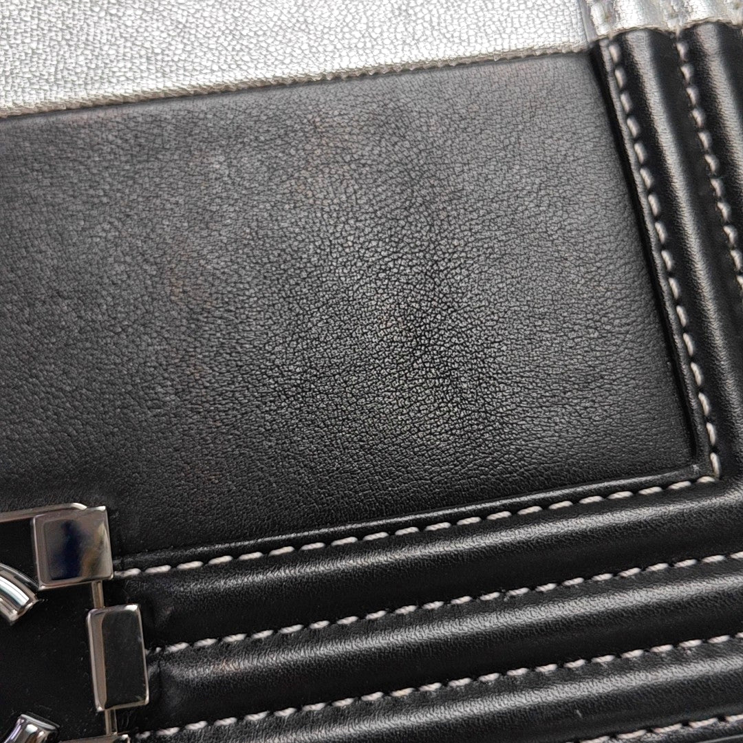 Authenticated pre-owned  BOY CHANEL Medium Calfskin Black - Shoulder Bag at Looply