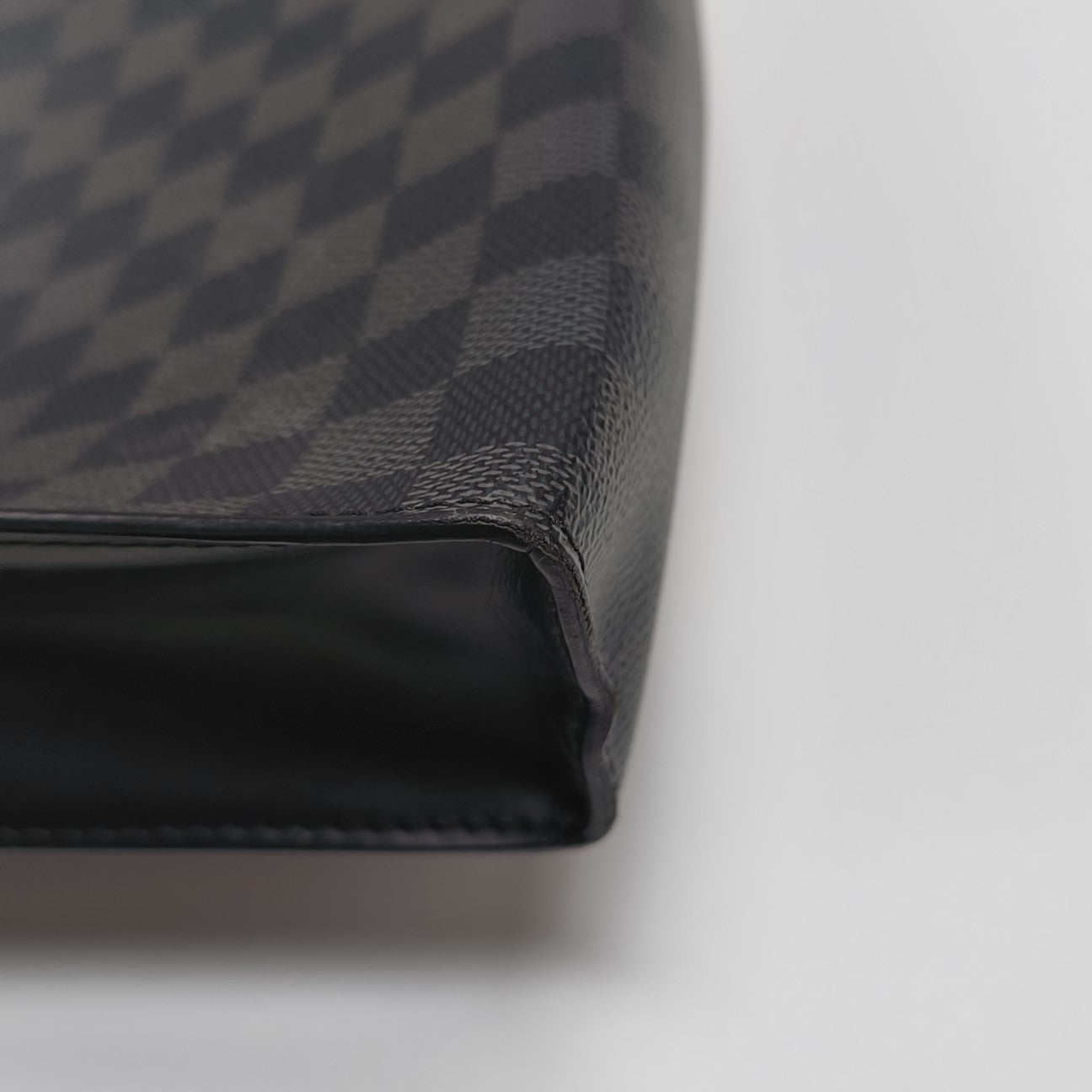 Pochette Voyag MM Damier Graphite Coated Canvas Gray