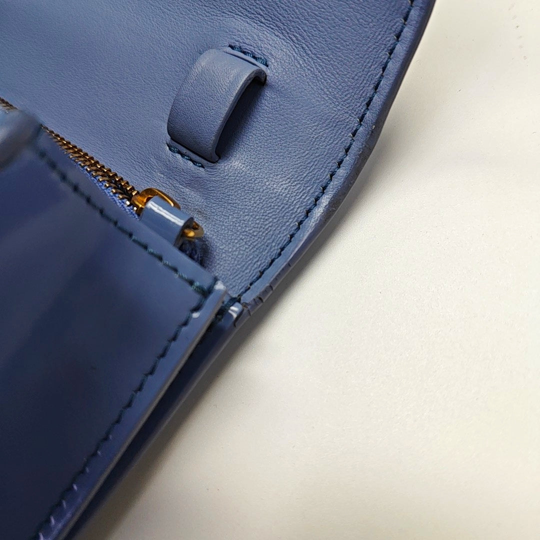 Authenticated pre-owned  CLASSIC BOX Medium Calfskin Blue - Shoulder Bag at Looply