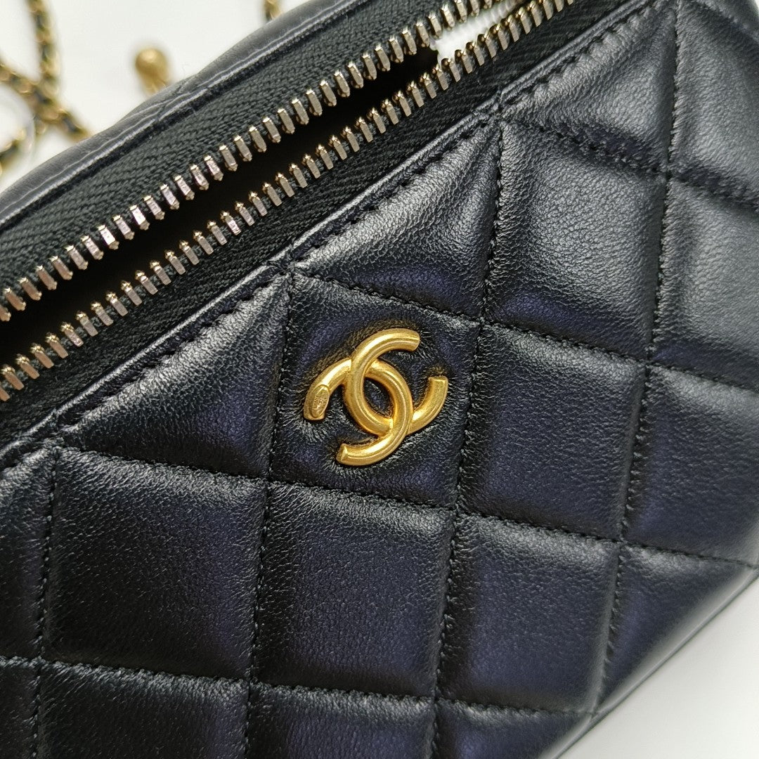 VANITY CASE Small Quilted Lambskin Black
