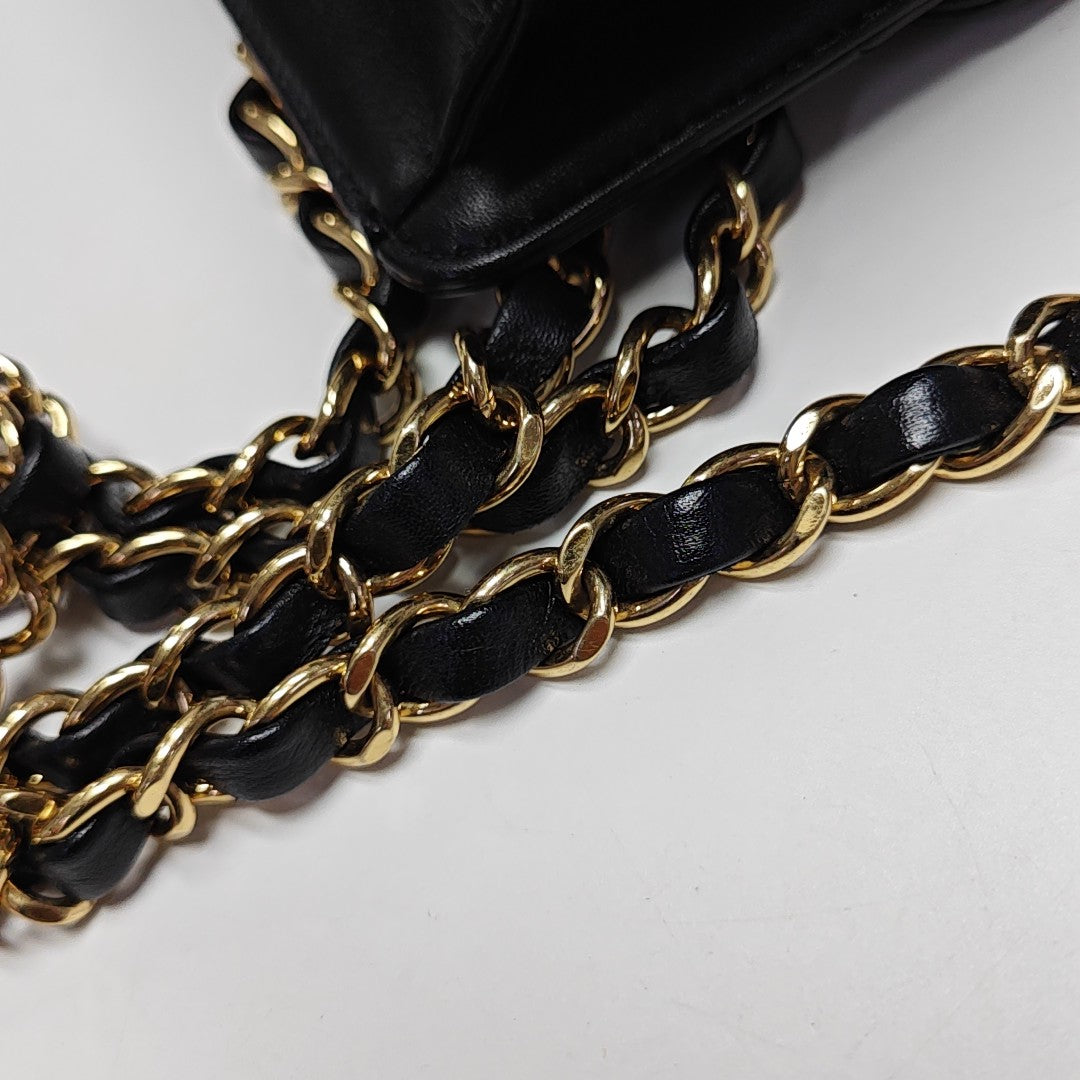 CLASSIC FLAP Mini Quilted Calfskin Black