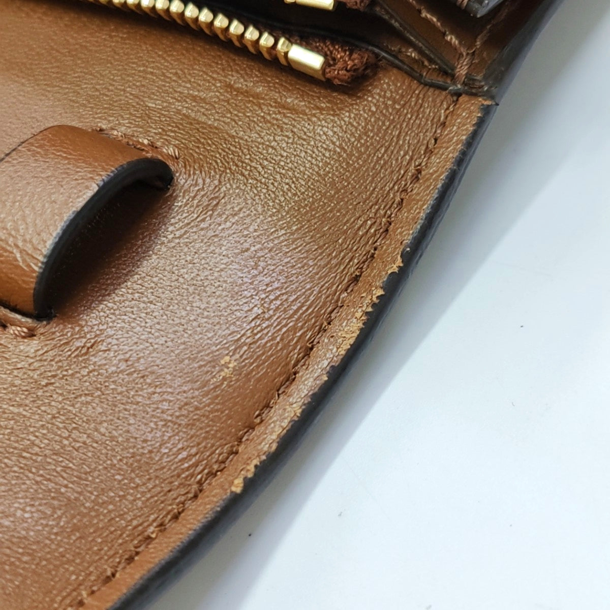 CLASSIC BOX Medium Calfskin Brown