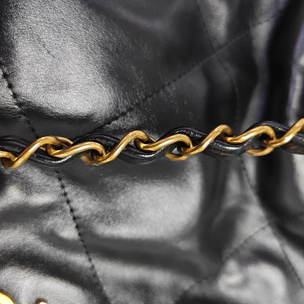 CHANEL 22 Small Quilted Calfskin Black