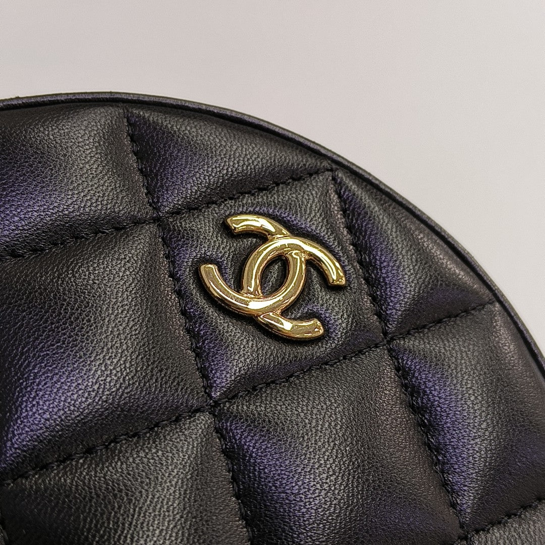 ROUND Quilted Lambskin Black