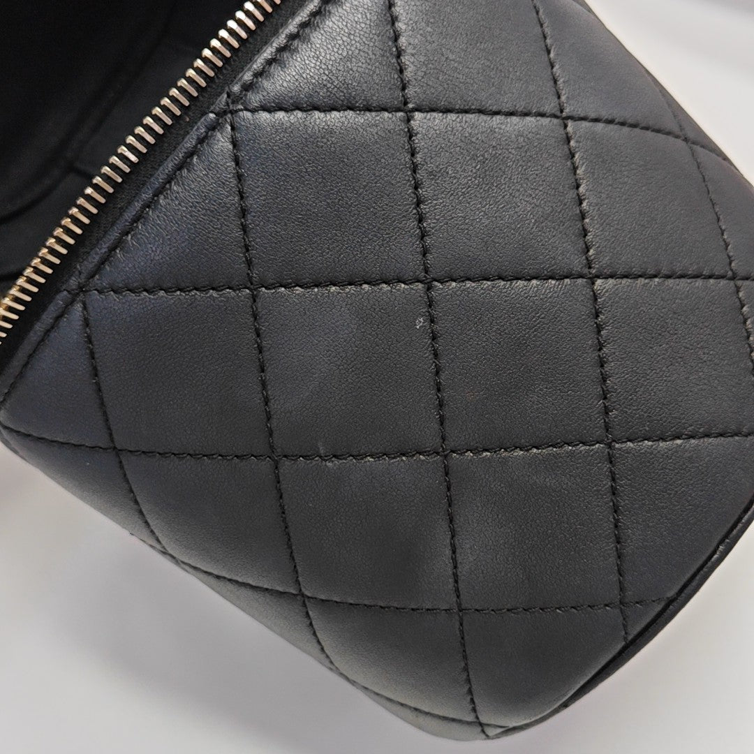 VANITY CASE Small Quilted Lambskin Black