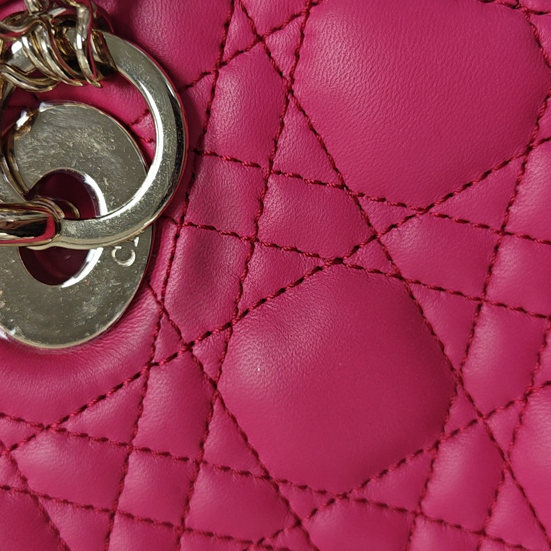 Lady Dior Pequeño Piel de Cordero Acolchada Rojo