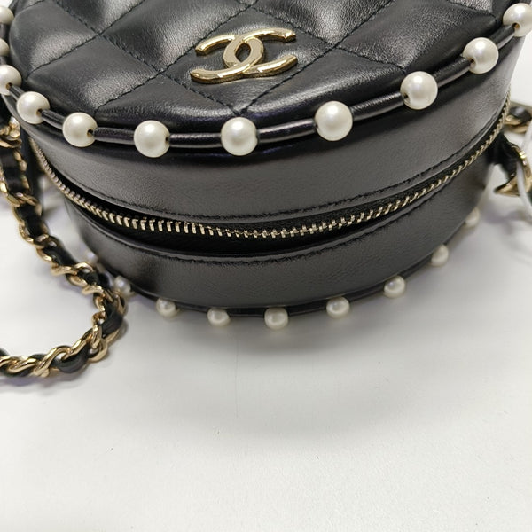 ROUND Quilted Calfskin Black