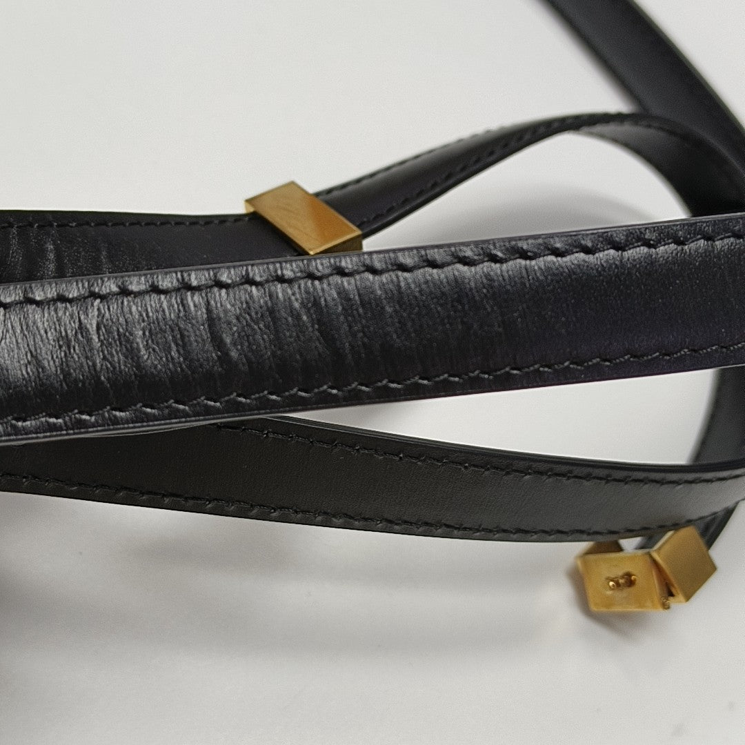 CLASSIC BOX Medium Calfskin Black