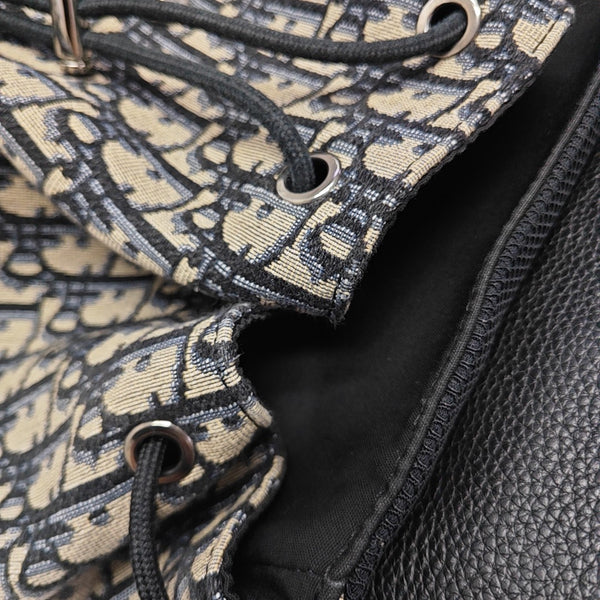 Motion Quilted Canvas Black