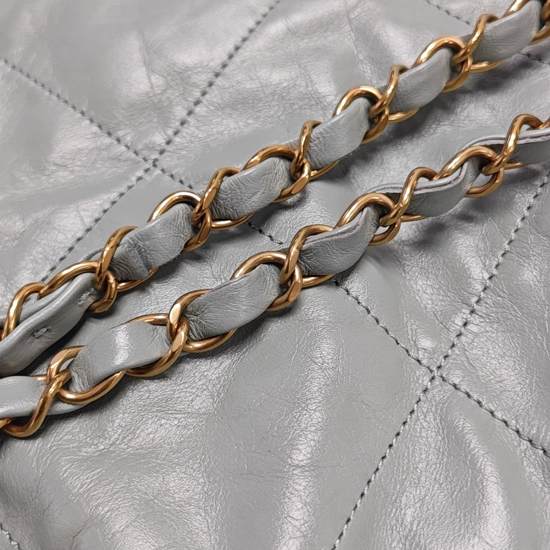 CHANEL 22 Small Quilted Calfskin Green