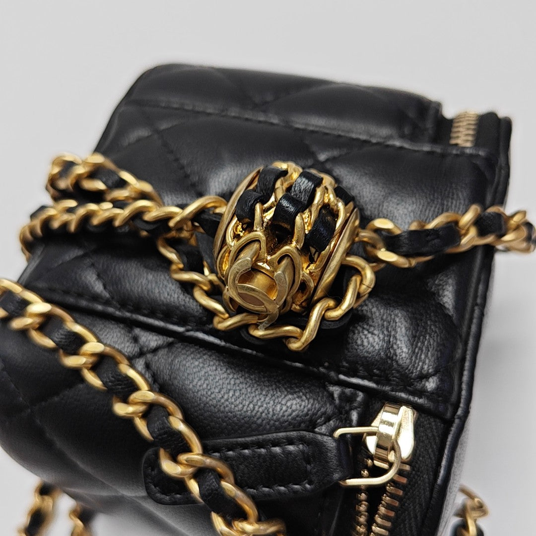 VANITY CASE Mini Quilted Lambskin Black