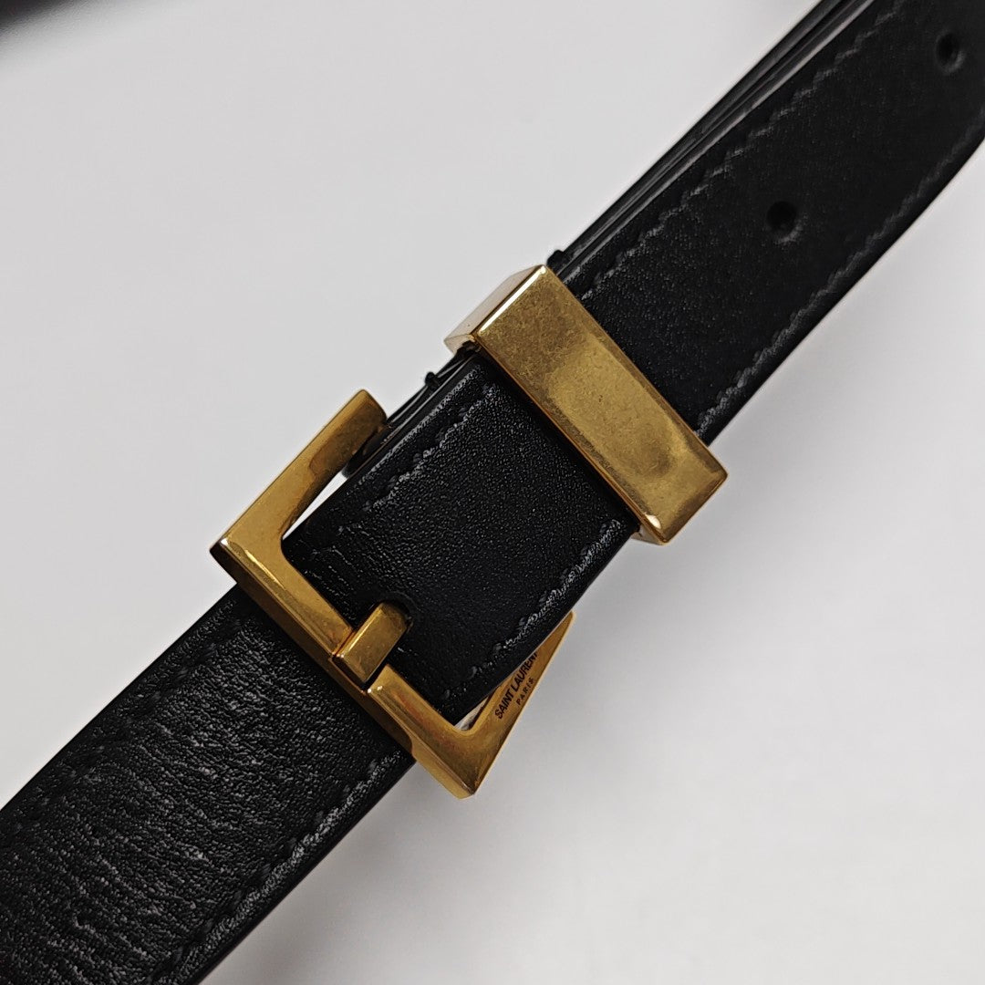 MANHATTAN Medium Calfskin Black