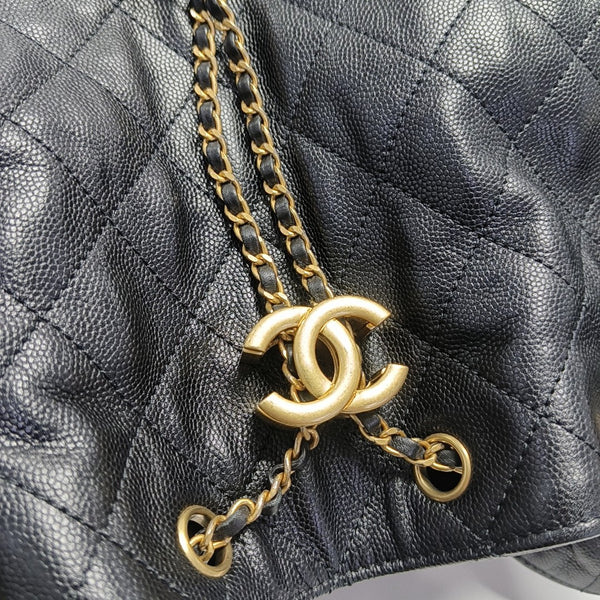 CHANEL 25 Medium Quilted Grained Calfskin Black