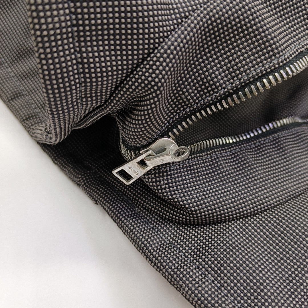 Her Line Medium Canvas Gray