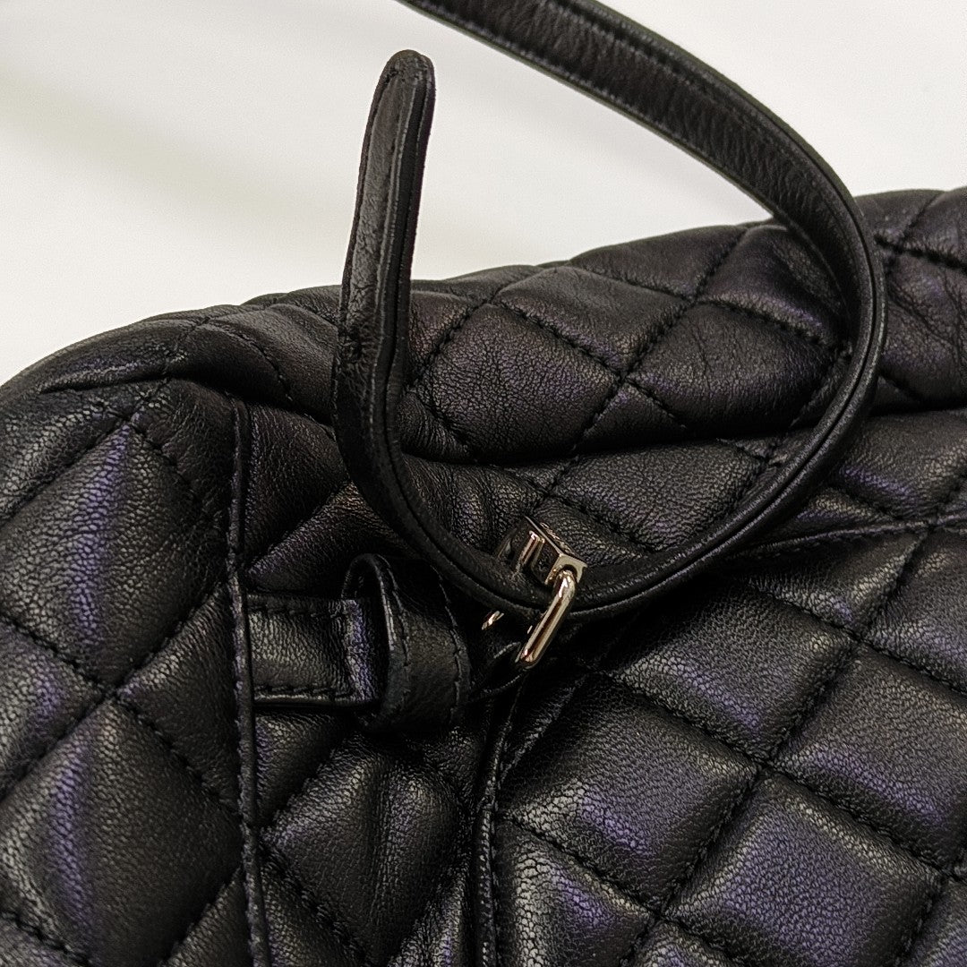 URBAN SPIRIT Small Quilted Lambskin Black