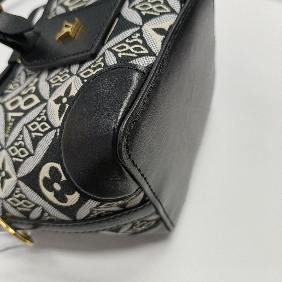 NOÉ Fabric Black