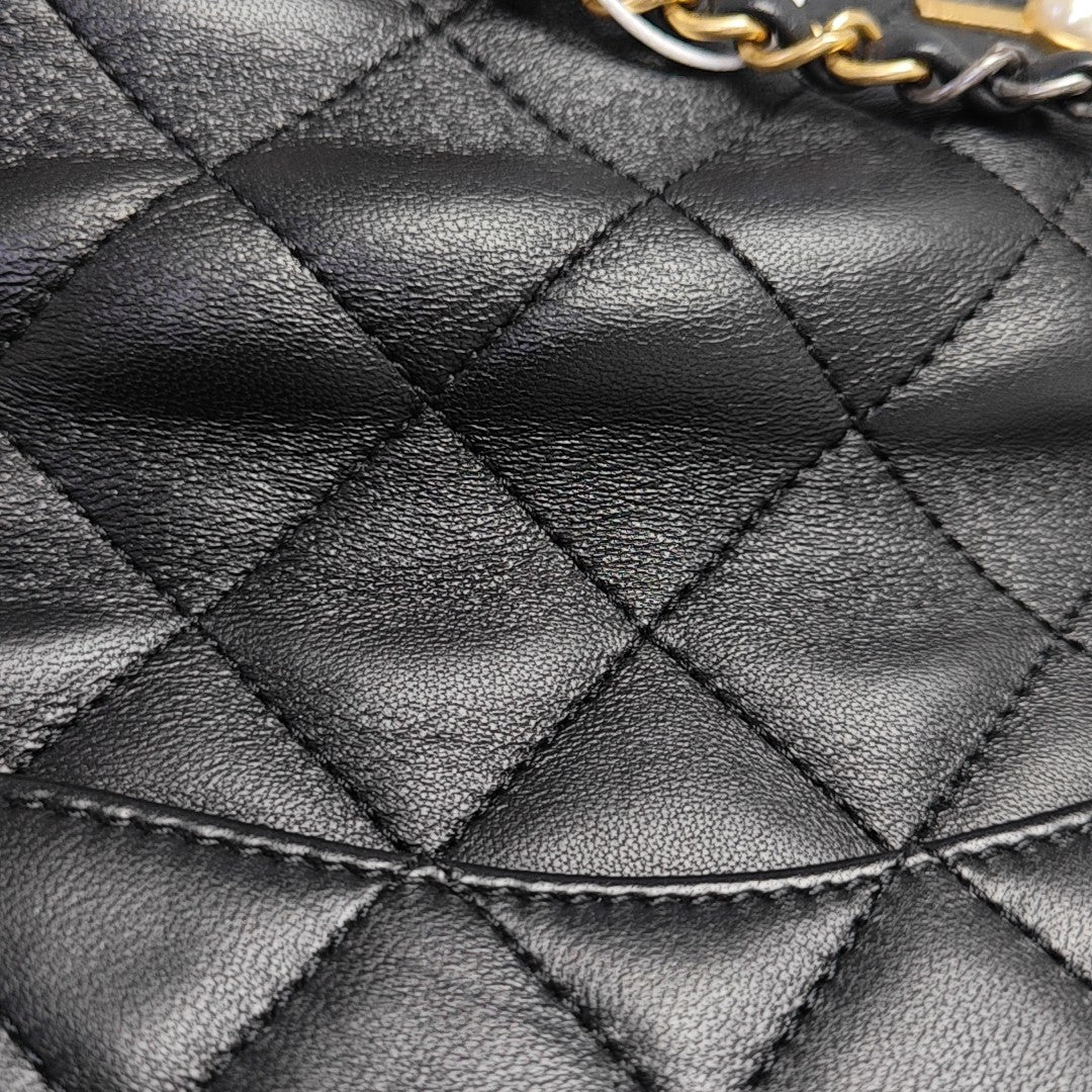CLASSIC FLAP Mini Quilted Lambskin Black