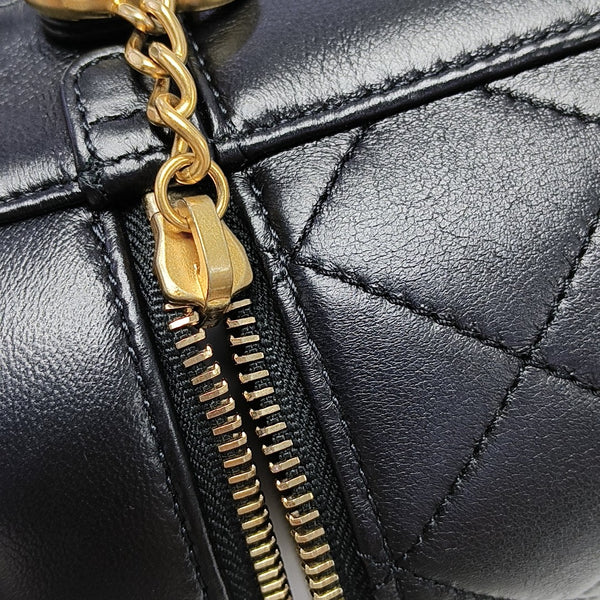 VANITY CASE Small Quilted Lambskin Black