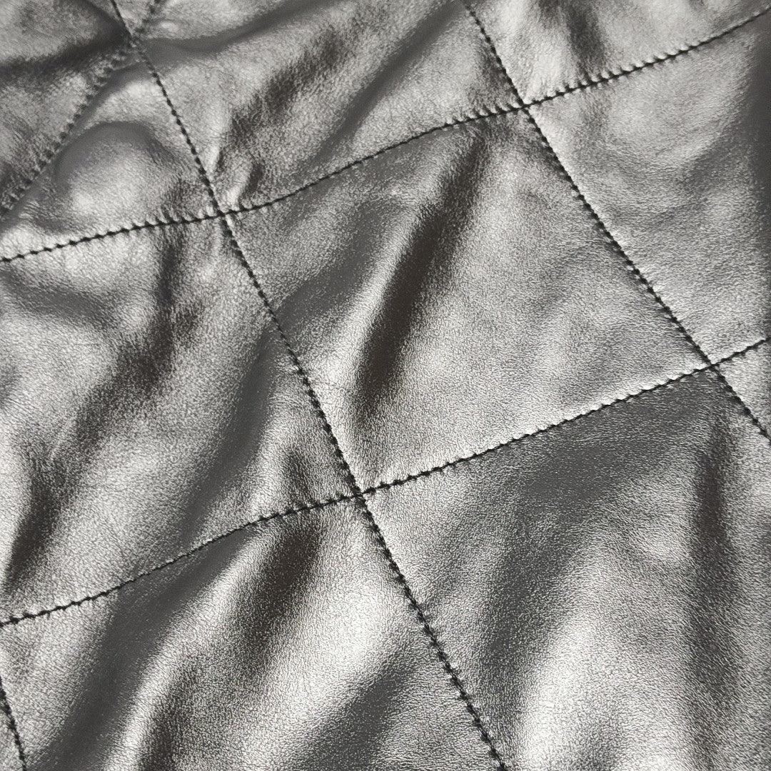 CHANEL 22 Small Quilted Calfskin Black