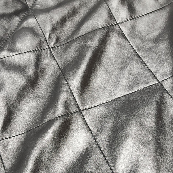 CHANEL 22 Small Quilted Calfskin Black