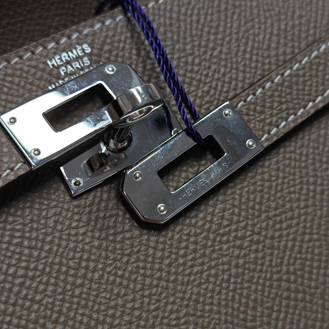 Authenticated pre-owned  Kelly Epsom Grey - Clutch at Looply