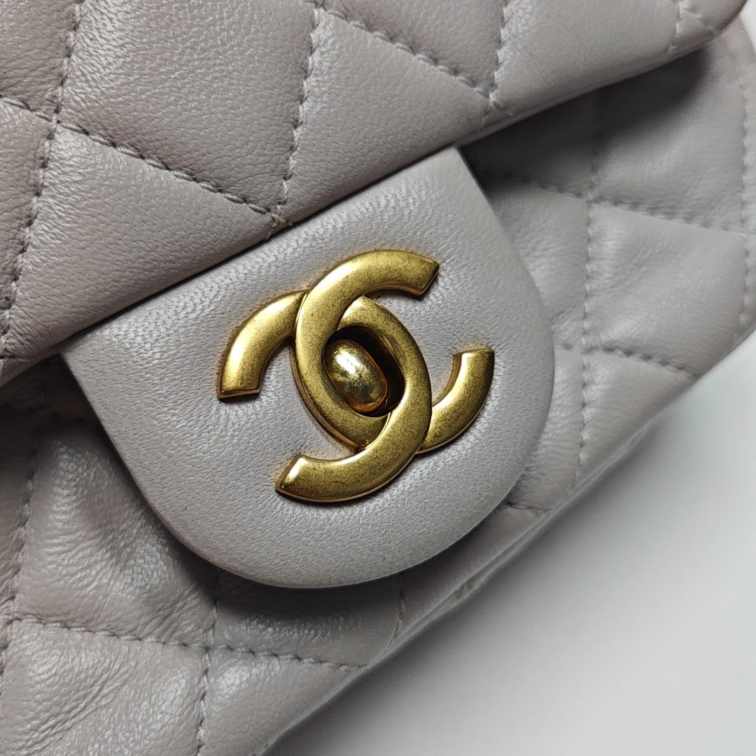 CLASSIC FLAP Mini Quilted Lambskin Pink